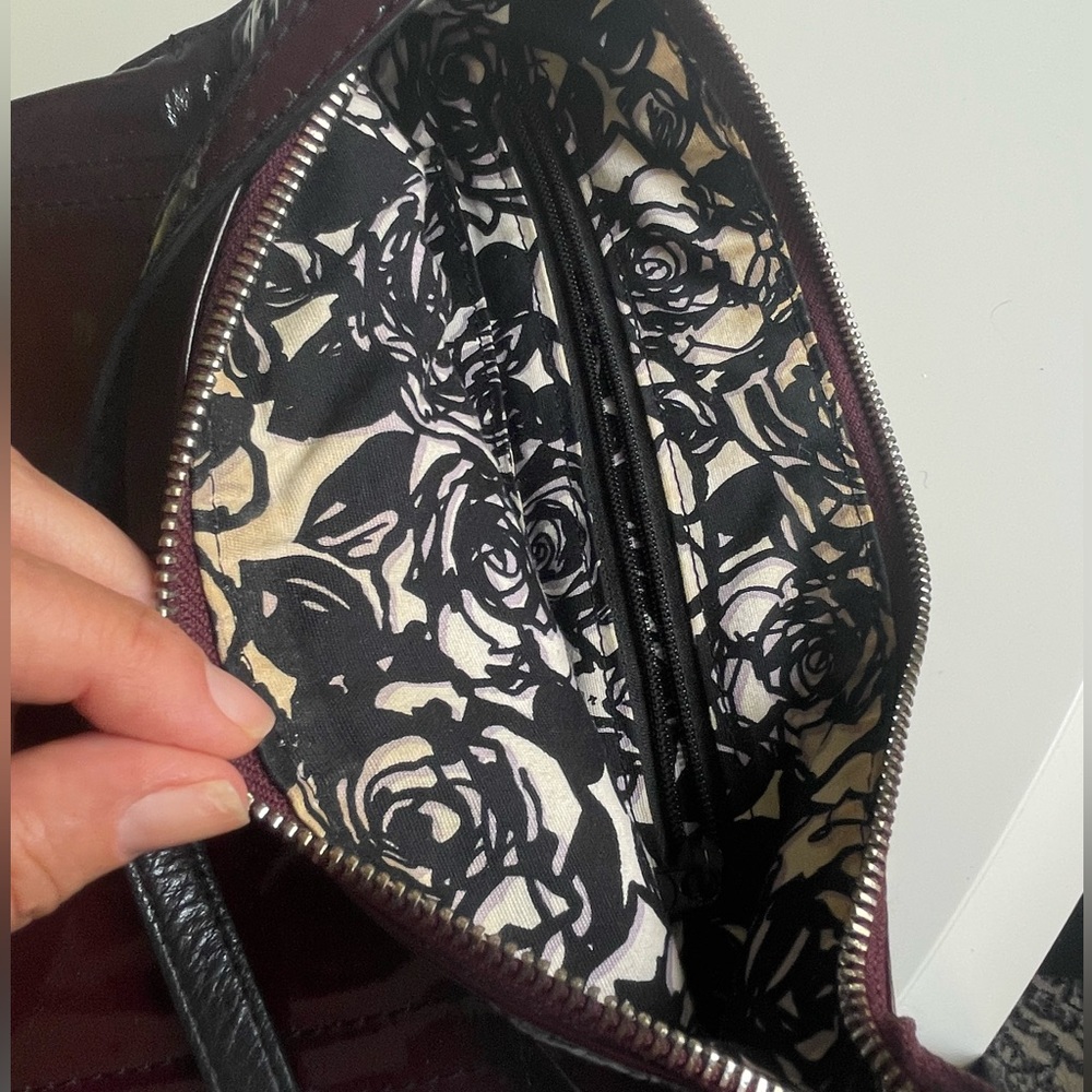 BRIGHTON RAE BURGUNDY PATENT LEATHER SHOULDER BAG - Picture 8 of 11